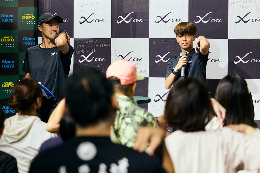 「カラダがきついときこそ、足ではなく腕振りに意識を向けると足がどんどん前に出るんですよね。腕を使って推進力を高めるためにも、ウォーミングアップで腕を振るようにしています。せっかくなので、今みんなでやってみましょうか?」と神野さん。
