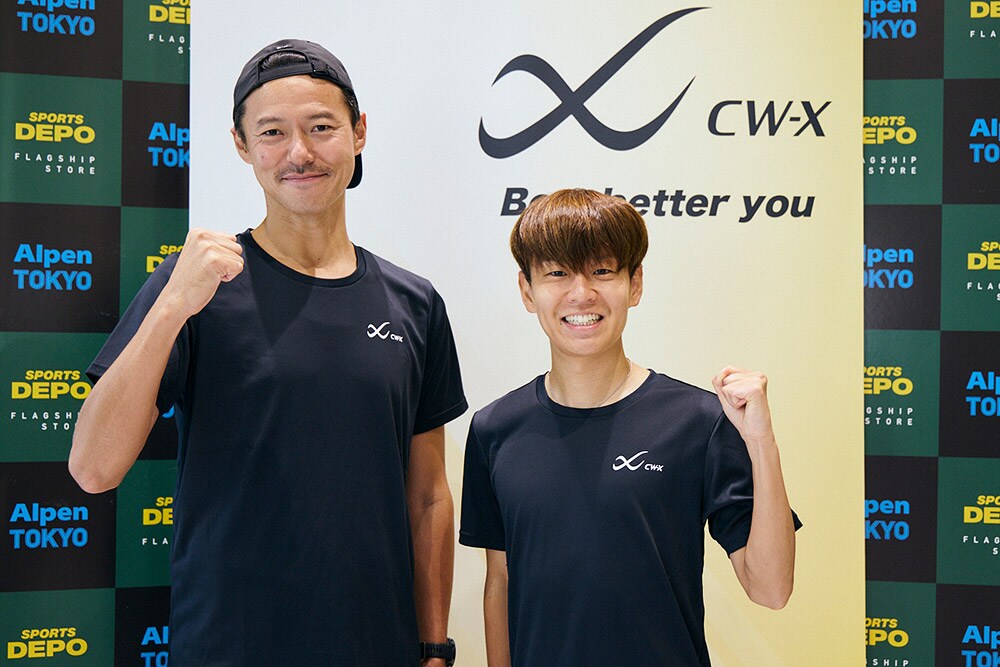MCの牧野英明さん(左)と講師の神野大地さん(右)