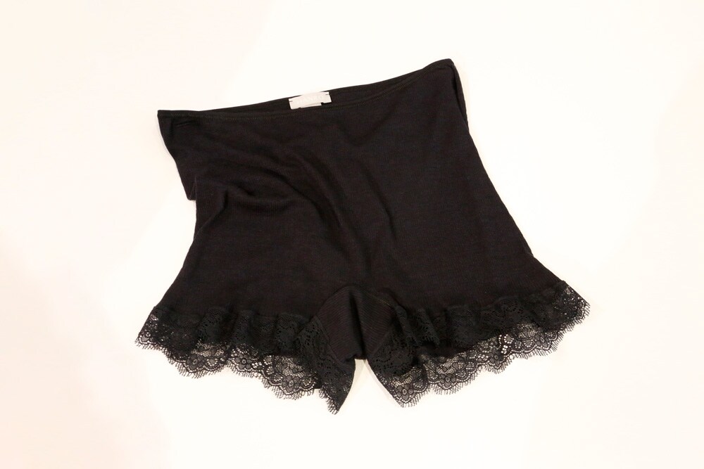 「WOOLEN LACE」ショーツ(ウール70%、シルク30%) ¥11,000(税込)