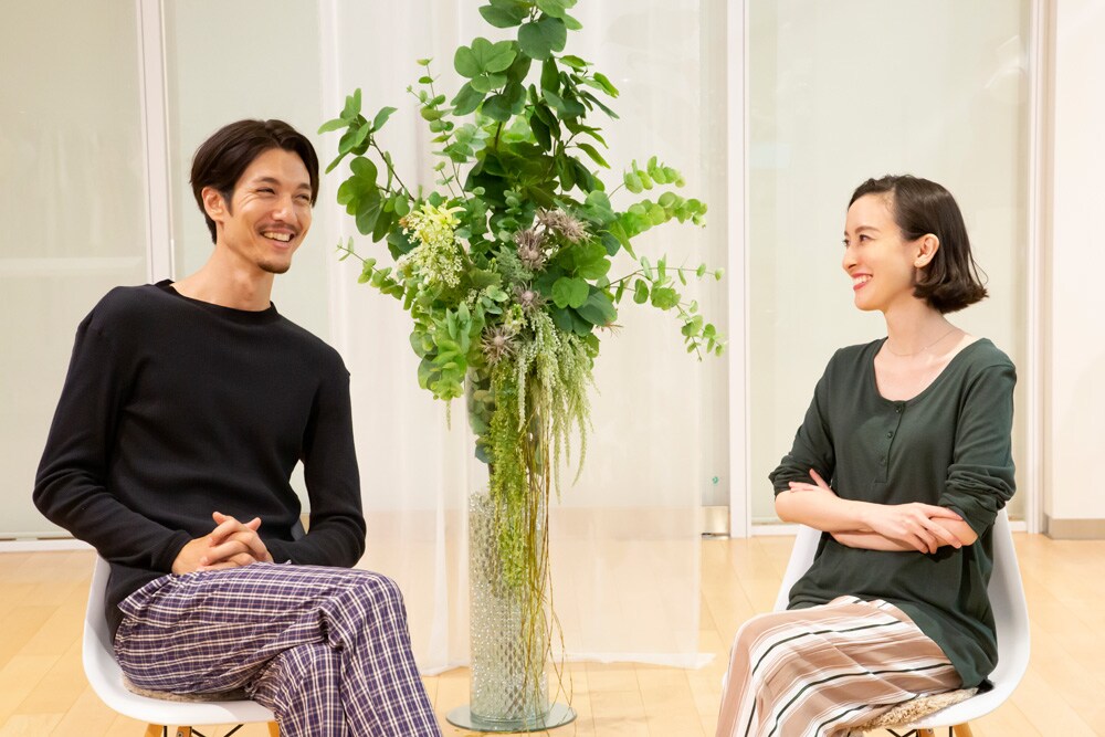 左/ナイトウェア(コットン100%) ¥20,900(税込)、右/ナイトウェア(コットン50%、レーヨン50%) ¥14,300(税込)