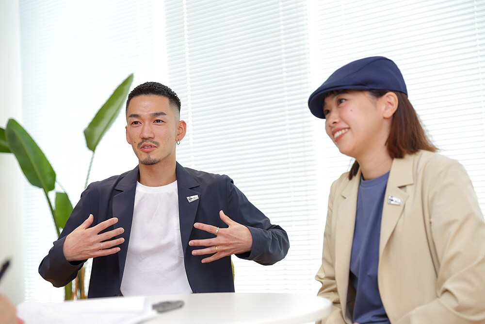 NEWTRADのメンバー左からSTR(サトル)さん、AI(アイ)さん