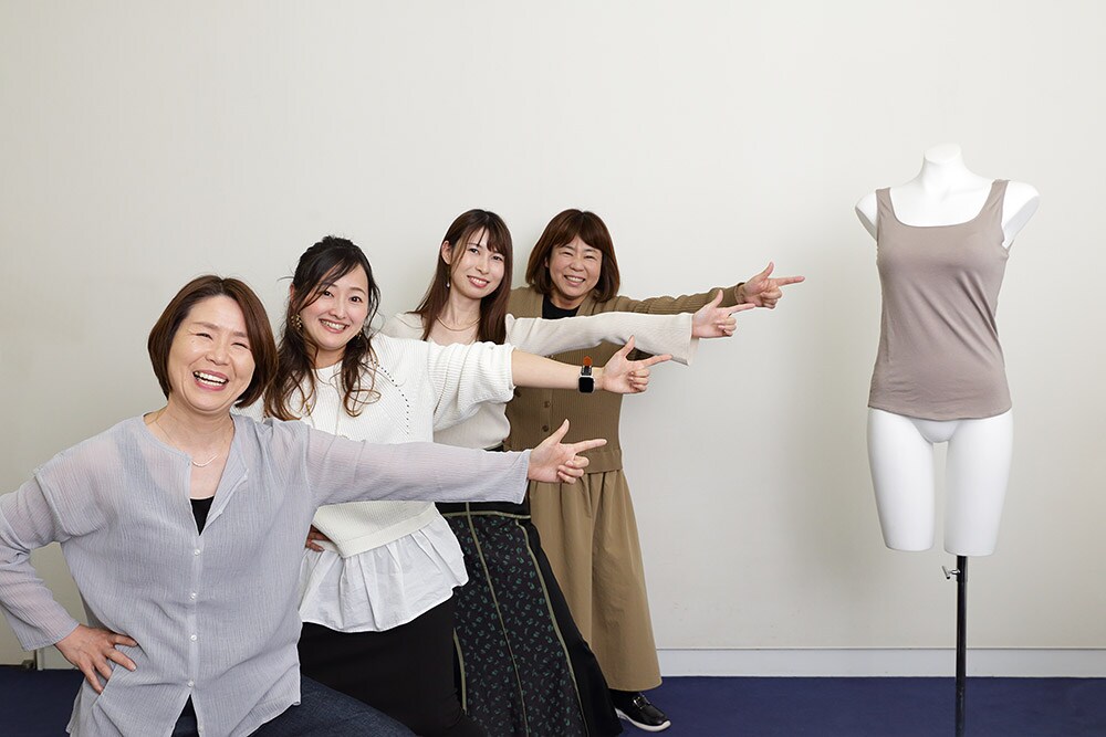 ストレッチ&リフティング機能で抜群のフィット感を実現!「ハグするブラトップ」