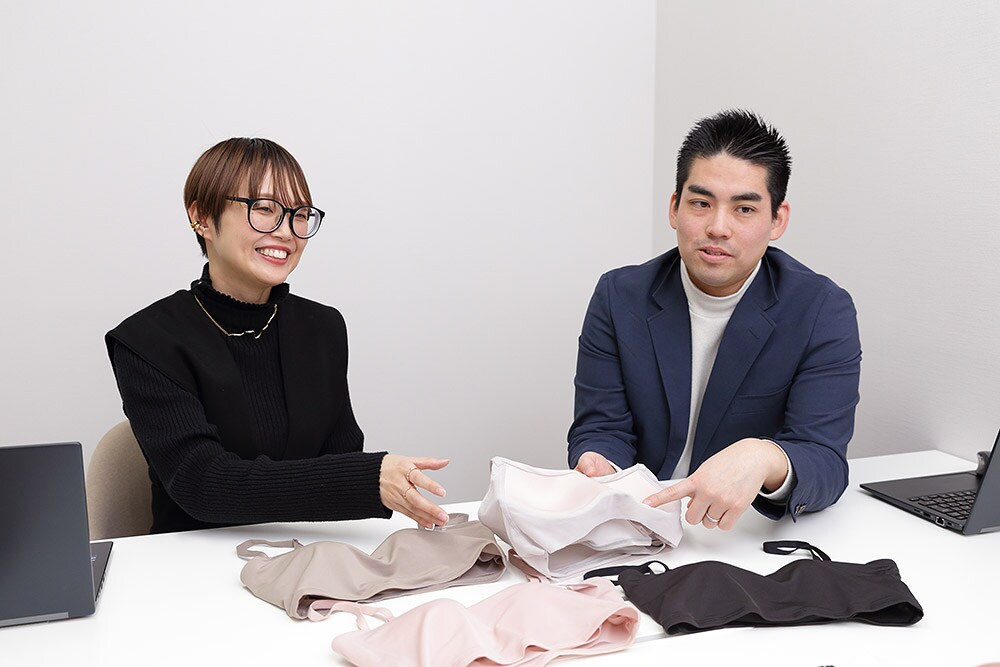 デザイナーの松尾麻未(左)と、MD田坂精志朗(右)