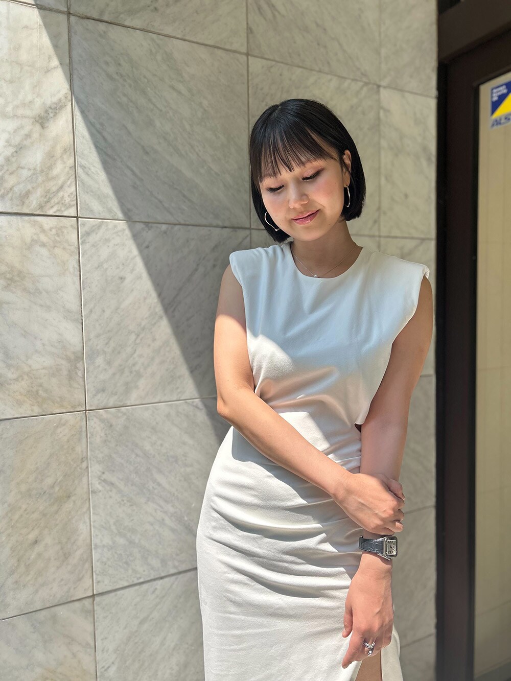 指示どおりに目をつむったライターRの写真(撮影/Jo Moriyama)
