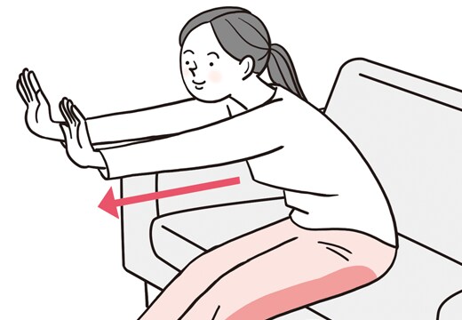 ソファに座りながら｜丸まった姿勢を予防するポーズ