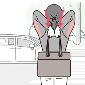 信号待ちで｜二の腕と胸のストレッチポーズ