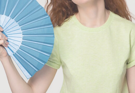 ブラジャーの中の蒸れ蒸れ、ジメジメ。夏のバストを暑さから守るには