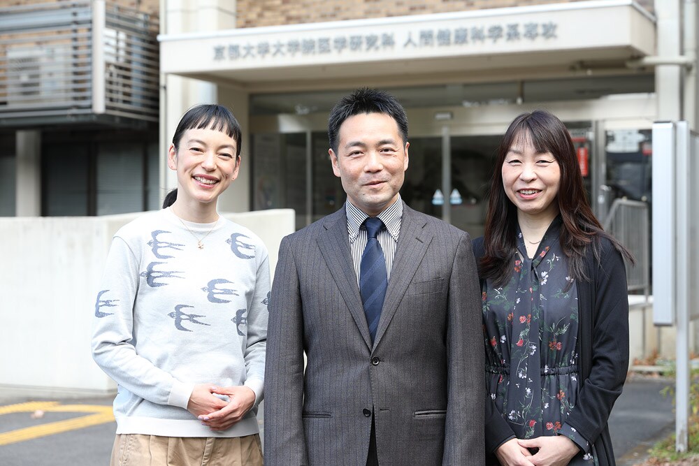 KIKI（モデル）、建内宏重先生（京都大学准教授）、坂本晶子（ワコール人間科学研究開発センター 主席研究員）