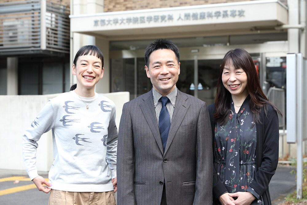 左から
KIKI(モデル) 建内宏重先生(京都大学准教授) 坂本晶子(ワコール人間科学研究開発センター主席研究員)
