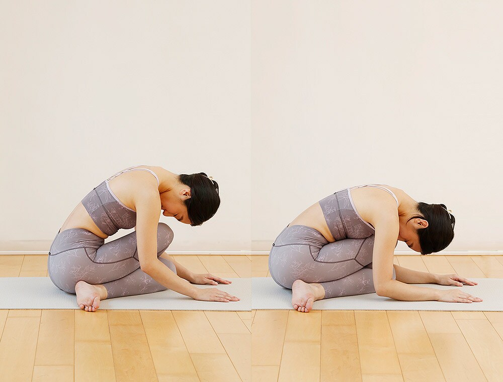息を吐きながら前に倒していく。からだが深く沈んだところで鼻から吐いて、吸う呼吸を1分間繰り返す。