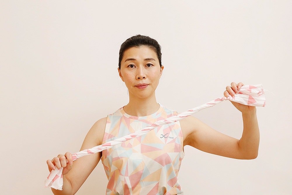 手拭いを用意してねじりはちまきをつくる。